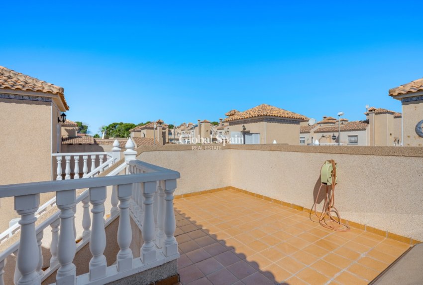 Resale - VILLA -
VILLAMARTÍN - Costa Blanca