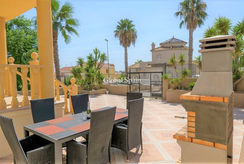 Resale - VILLA -
VILLAMARTÍN - Las Filipinas