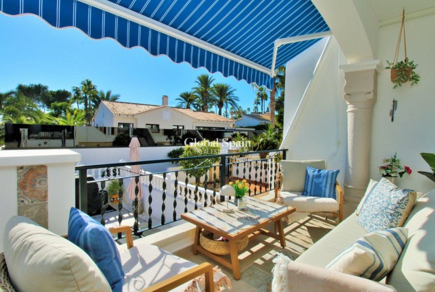 Revente - 2. Maison de ville -
ORIHUELA COSTA - VILLAMARTÍN