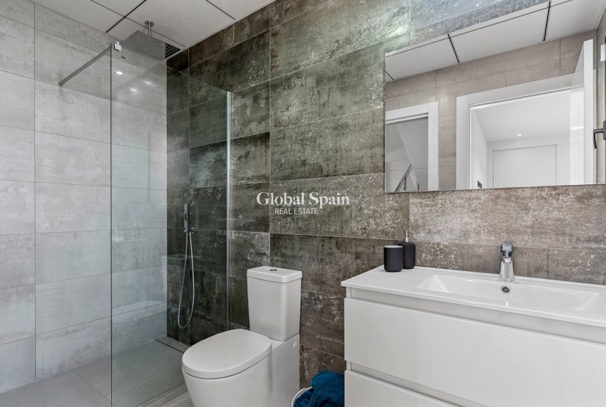 Revente - 4. Maison - Villa Individuelle -
CIUDAD QUESADA - Costa Blanca South