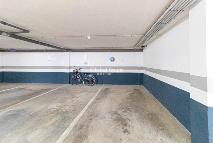 Revente - AIRE DE STATIONNEMENT / GARAGE -
ORIHUELA COSTA - Agua Marina