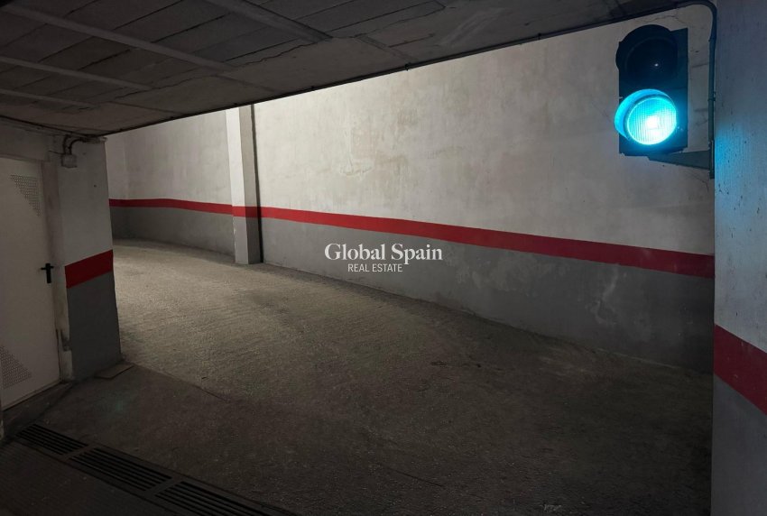 Revente - AIRE DE STATIONNEMENT / GARAGE -
TORREVIEJA - Centro
