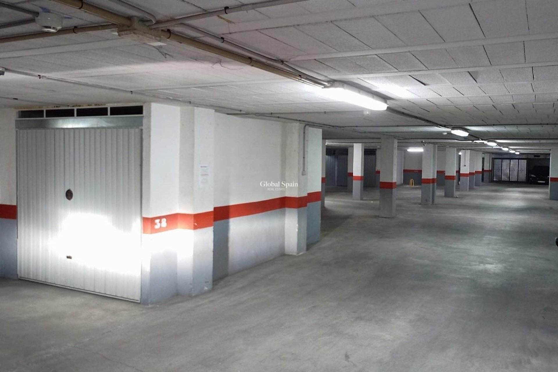 Revente - AIRE DE STATIONNEMENT / GARAGE -
TORREVIEJA - Estacion de autobuses