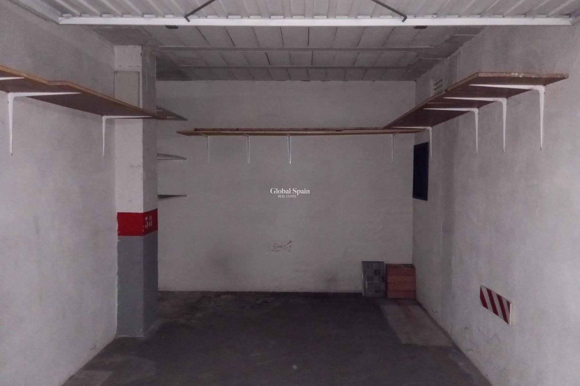 Revente - AIRE DE STATIONNEMENT / GARAGE -
TORREVIEJA - Estacion de autobuses