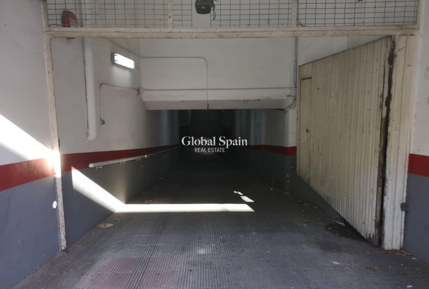 Revente - AIRE DE STATIONNEMENT / GARAGE -
TORREVIEJA - Estacion de autobuses