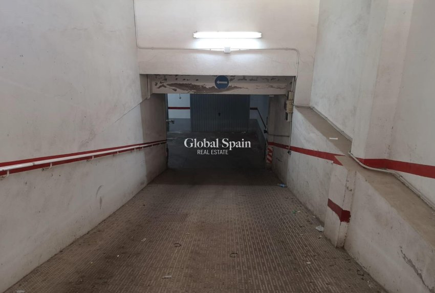 Revente - AIRE DE STATIONNEMENT / GARAGE -
TORREVIEJA - Playa de los locos