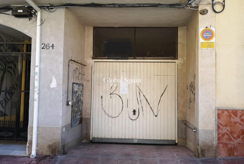Revente - AIRE DE STATIONNEMENT / GARAGE -
TORREVIEJA - Playa de los locos