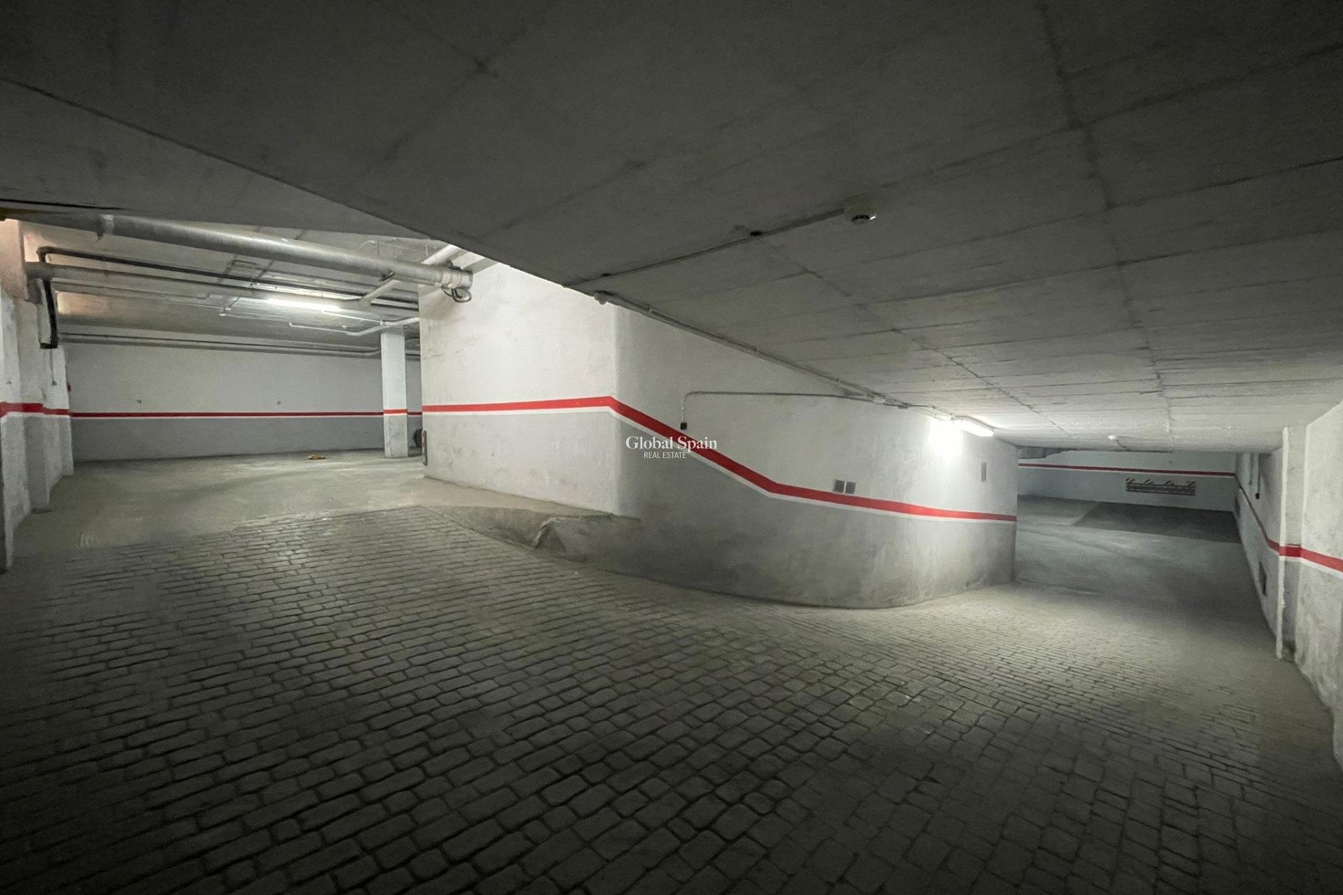 Revente - AIRE DE STATIONNEMENT / GARAGE -
TORREVIEJA - Playa del cura