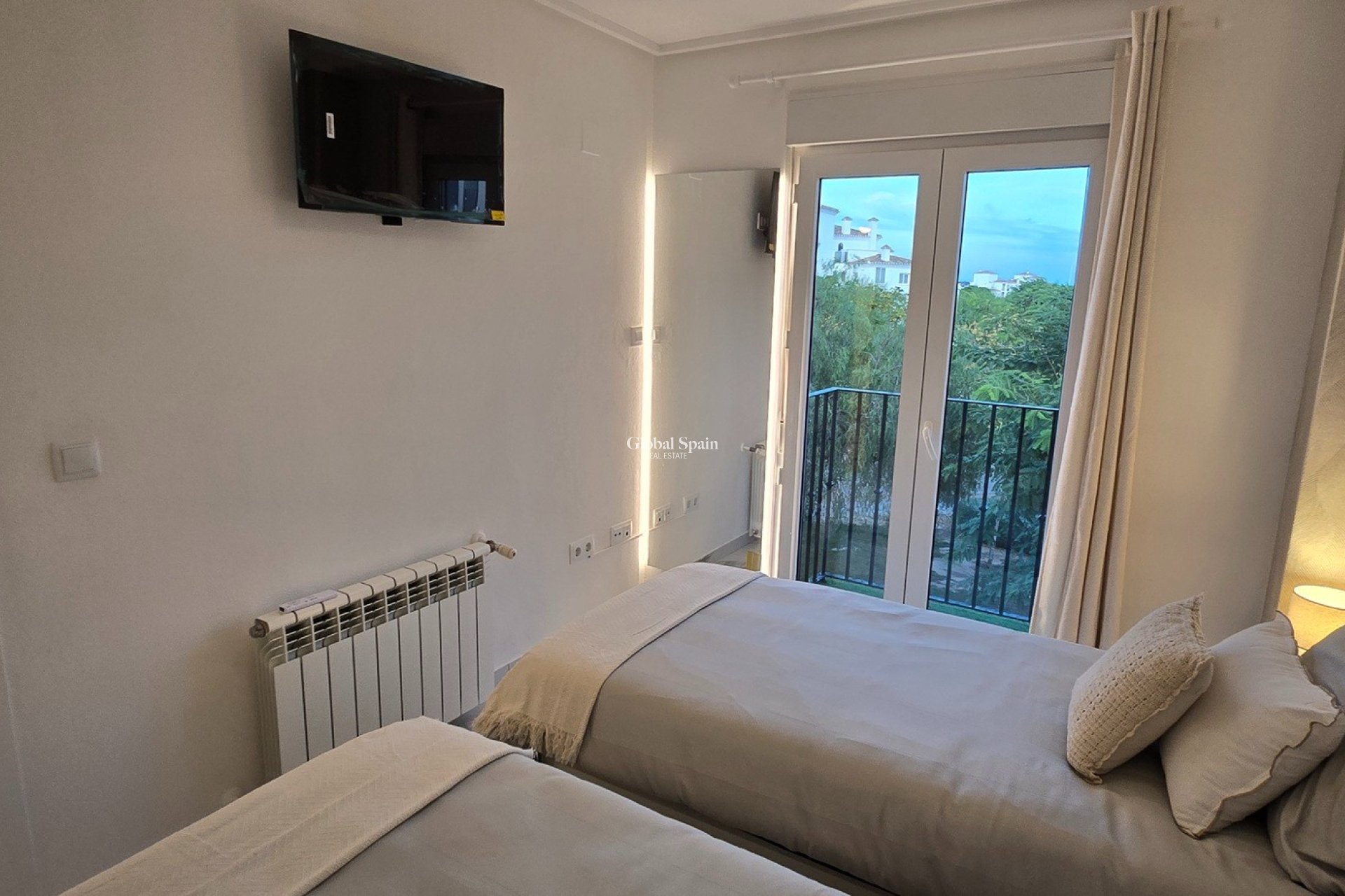 Revente - Apartment -
Sucina