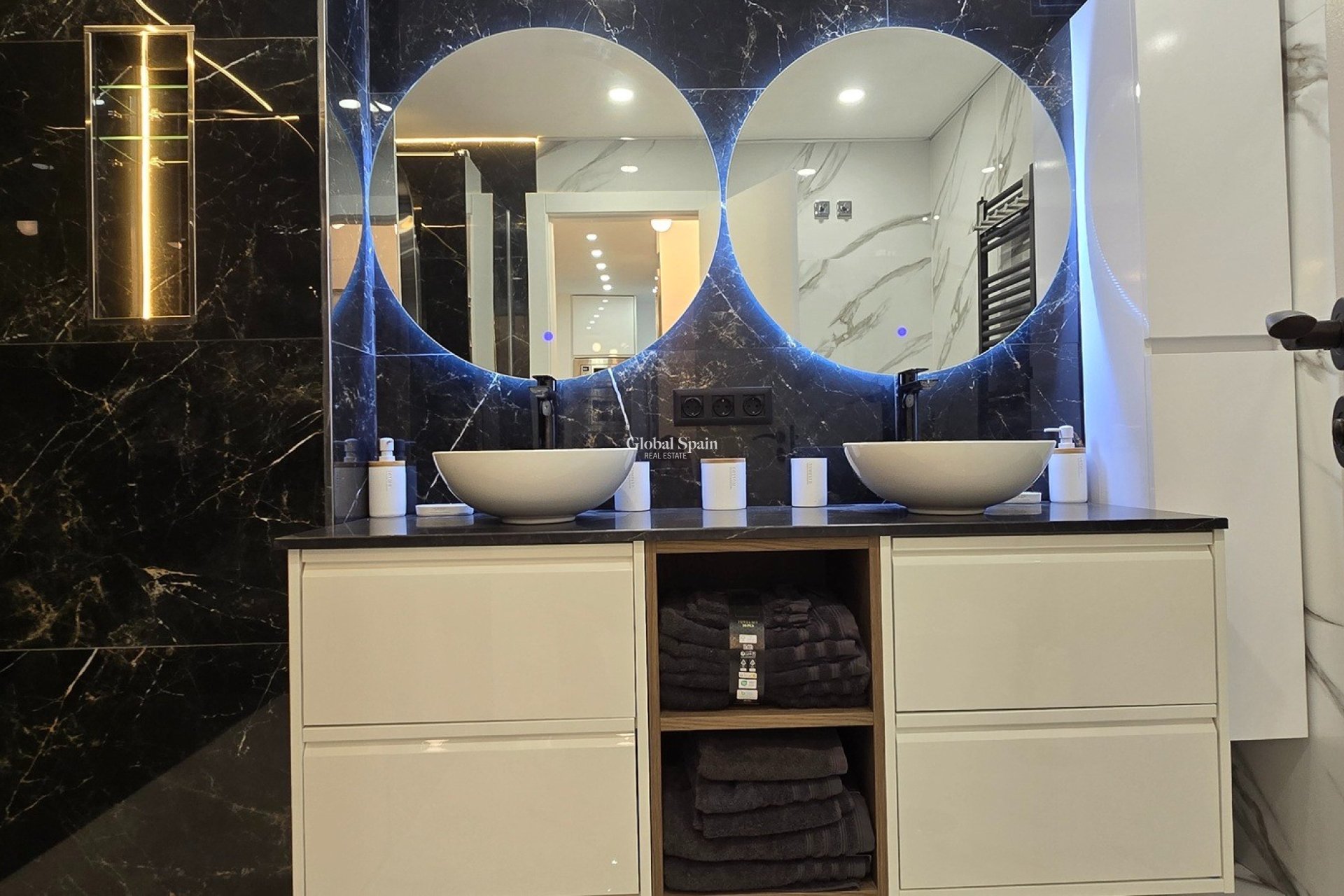 Revente - Apartment -
Sucina