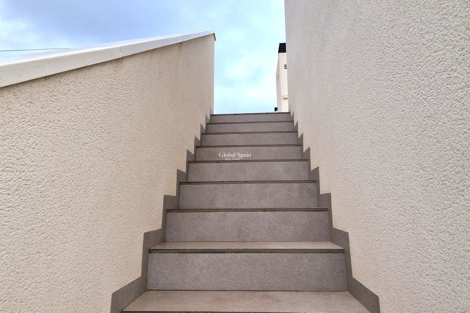 Revente - APPARTEMENT -
ALGORFA - Inland