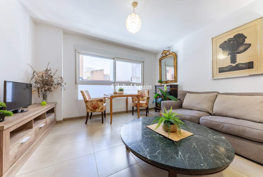 Revente - APPARTEMENT -
ALICANTE - CAROLINAS