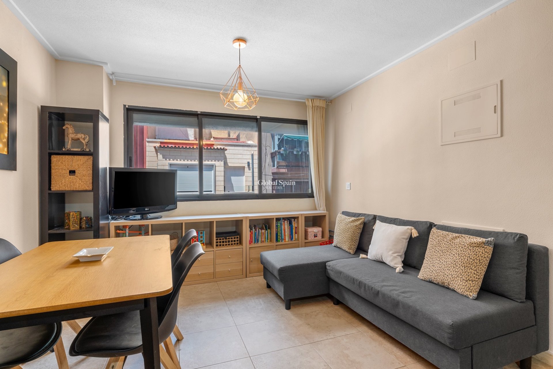 Revente - APPARTEMENT -
ALICANTE - CAROLINAS