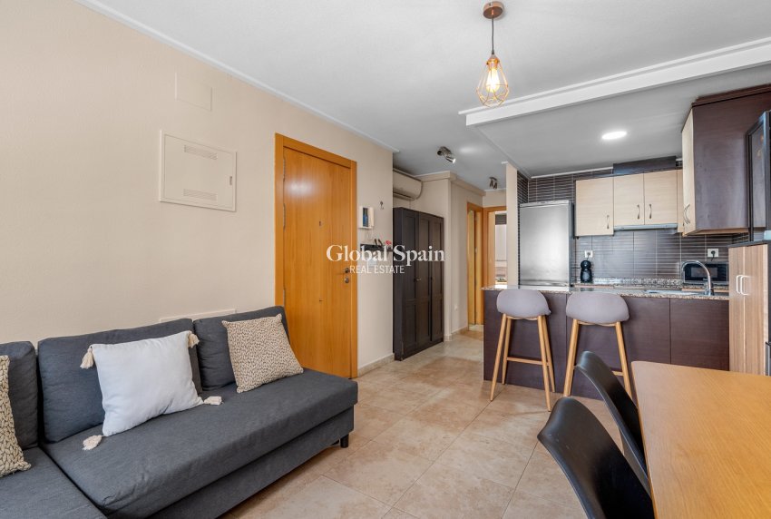 Revente - APPARTEMENT -
ALICANTE - CAROLINAS
