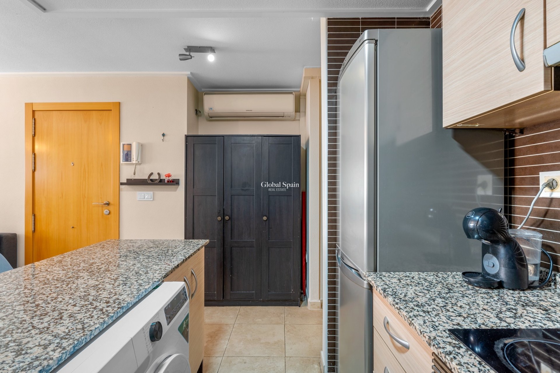 Revente - APPARTEMENT -
ALICANTE - CAROLINAS