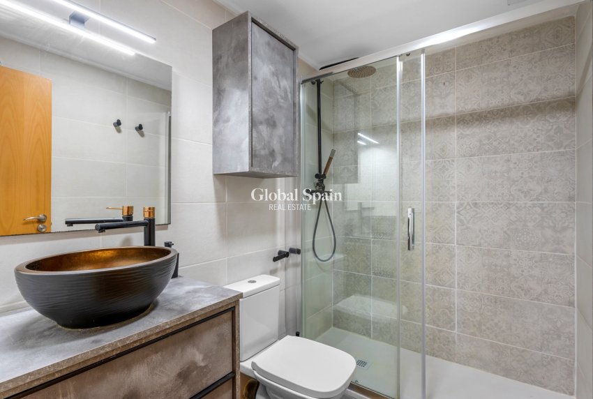 Revente - APPARTEMENT -
ALICANTE - CAROLINAS