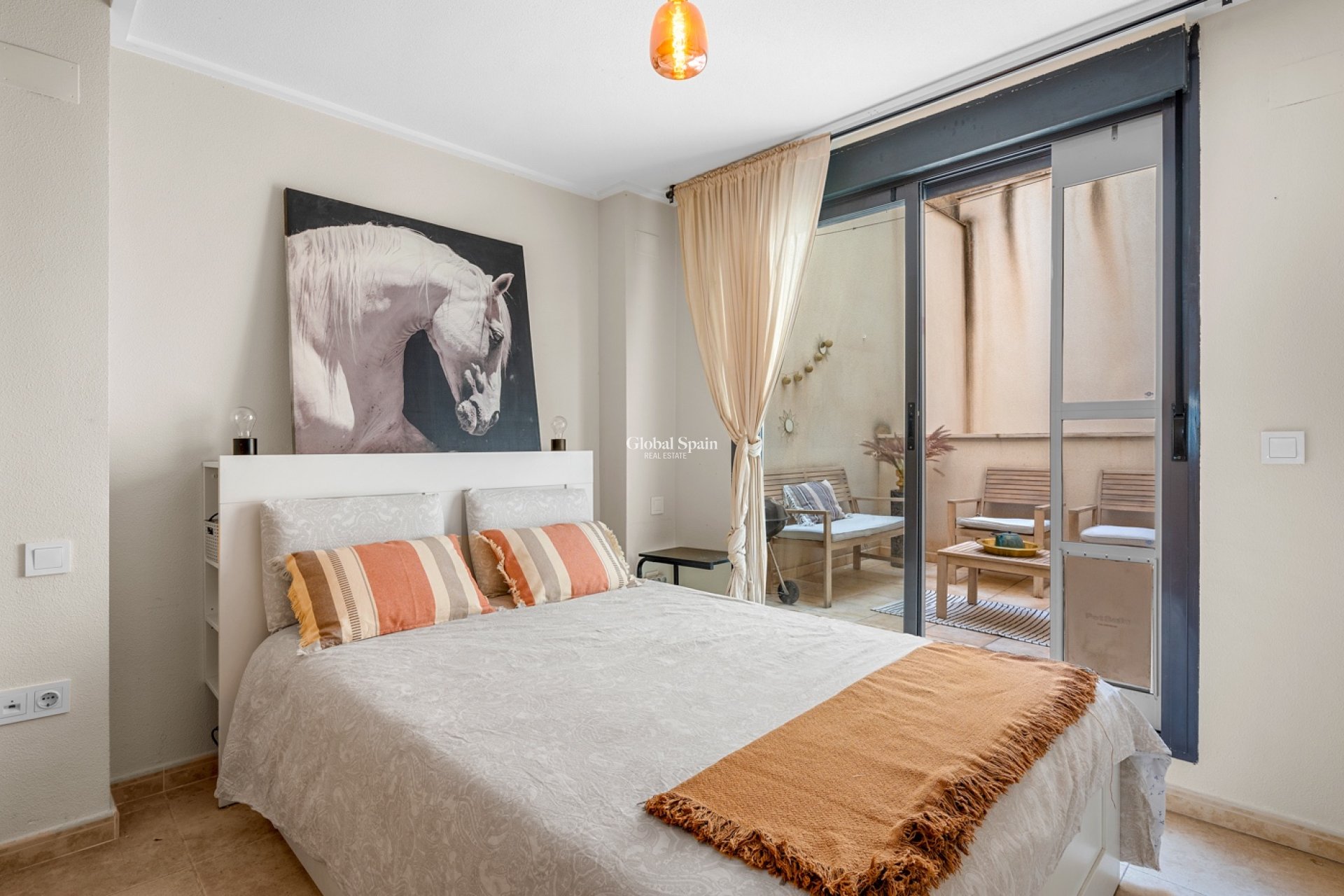 Revente - APPARTEMENT -
ALICANTE - CAROLINAS