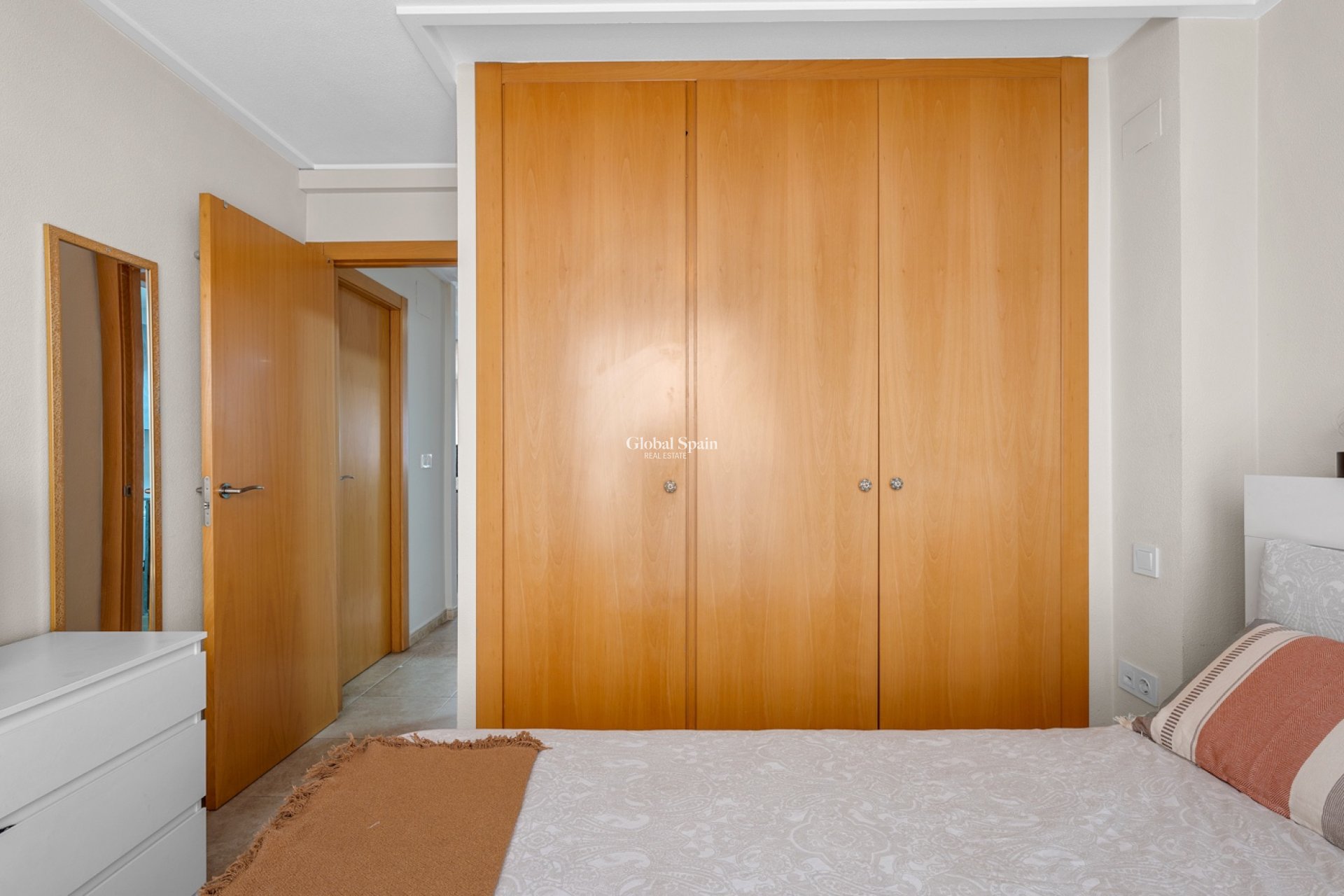 Revente - APPARTEMENT -
ALICANTE - CAROLINAS