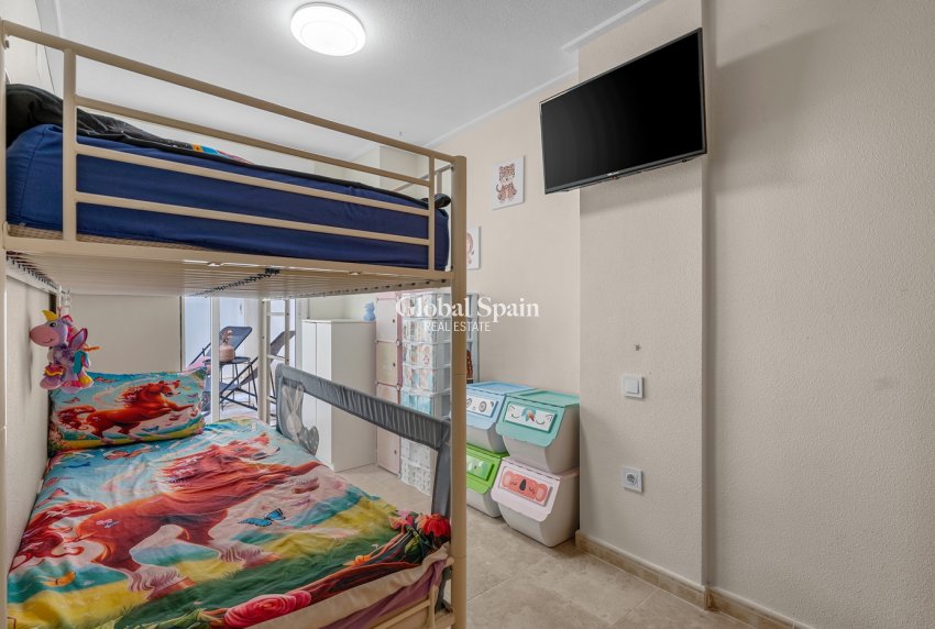 Revente - APPARTEMENT -
ALICANTE - CAROLINAS