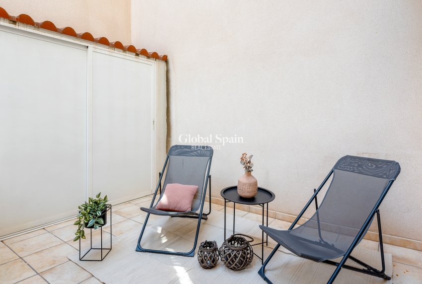 Revente - APPARTEMENT -
ALICANTE - CAROLINAS