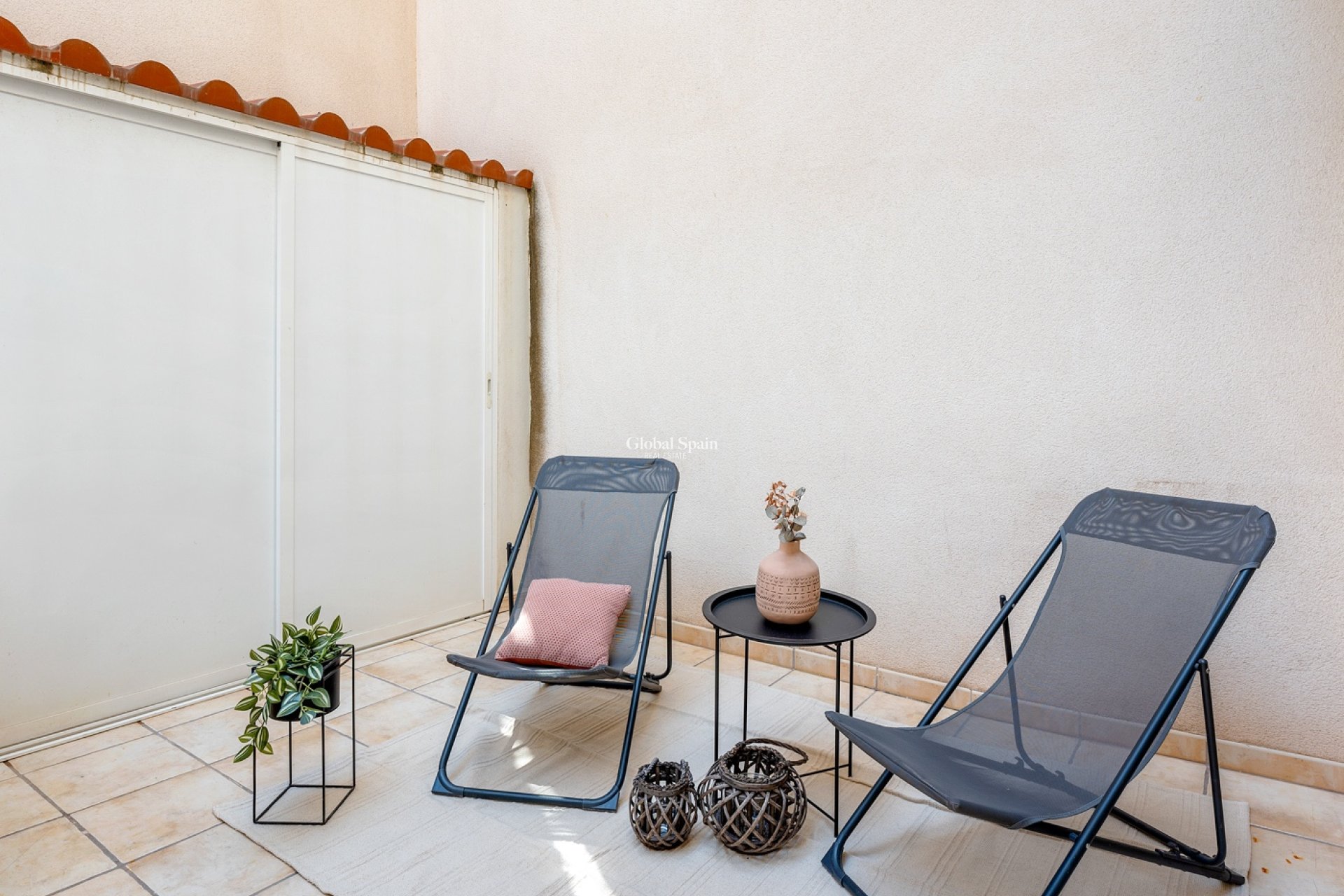 Revente - APPARTEMENT -
ALICANTE - CAROLINAS