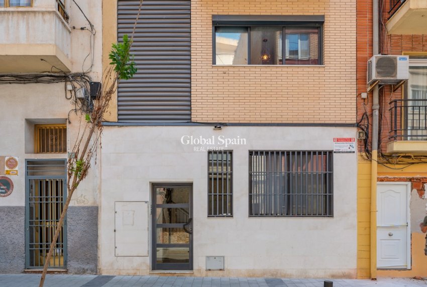 Revente - APPARTEMENT -
ALICANTE - CAROLINAS