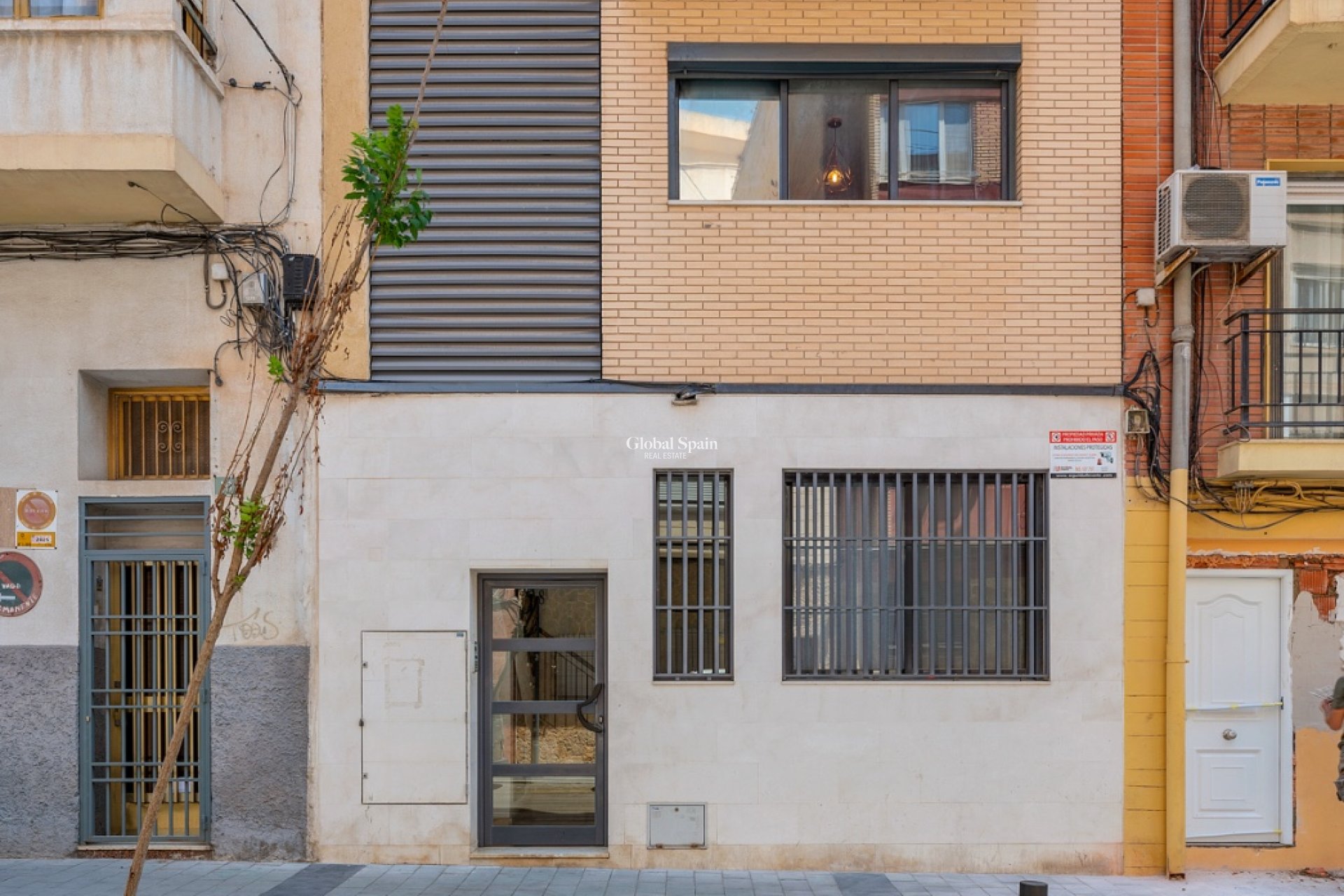 Revente - APPARTEMENT -
ALICANTE - CAROLINAS