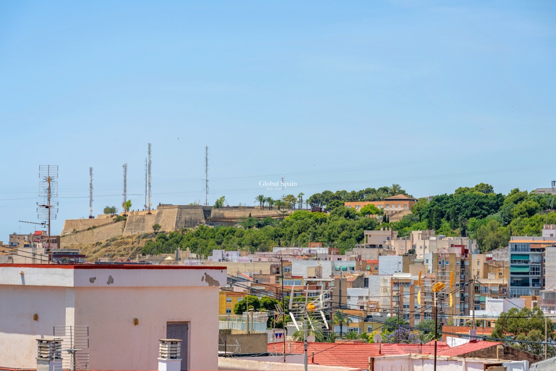 Revente - APPARTEMENT -
ALICANTE - CAROLINAS