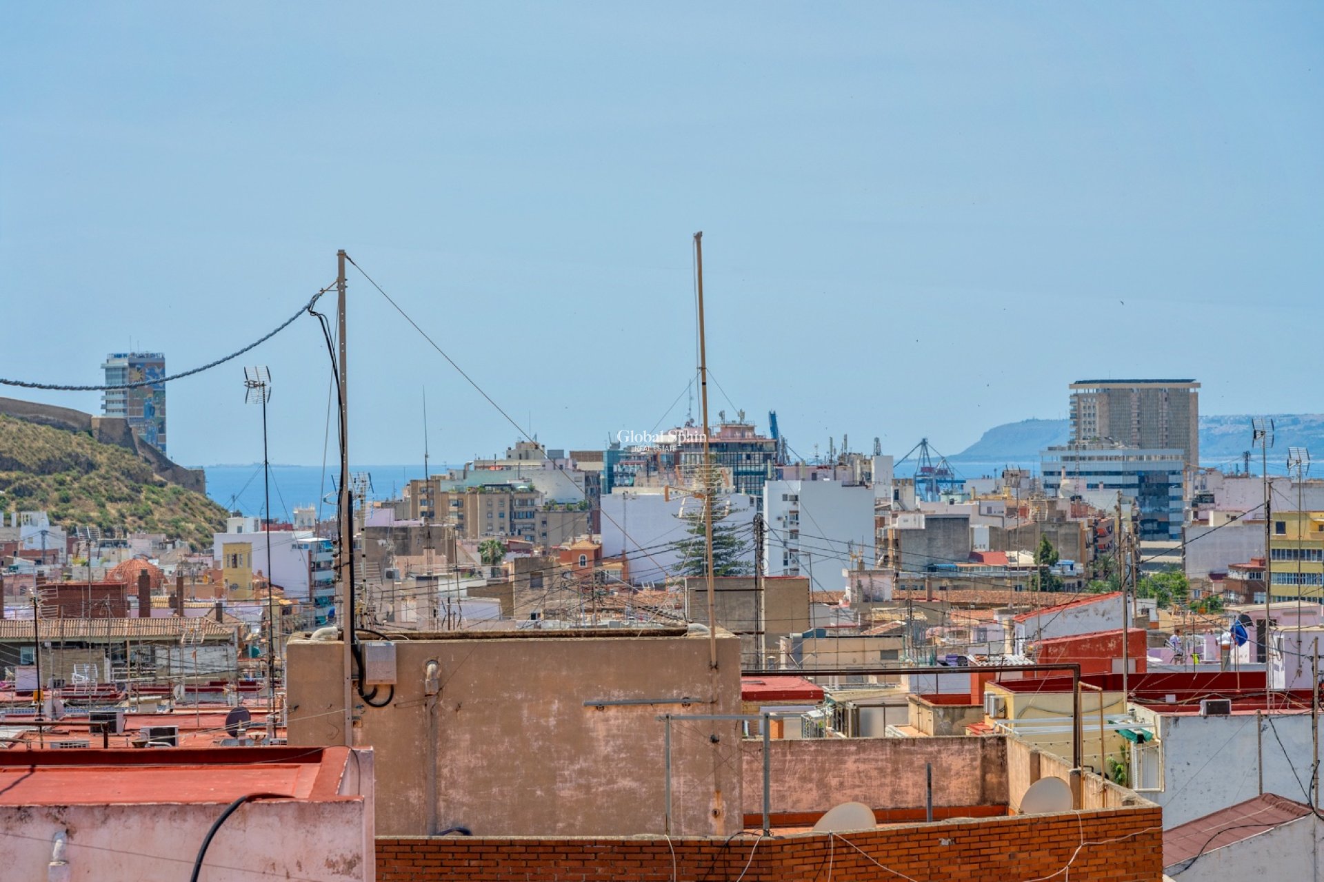 Revente - APPARTEMENT -
ALICANTE - CAROLINAS