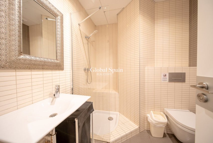 Revente - APPARTEMENT -
ALICANTE - Centro