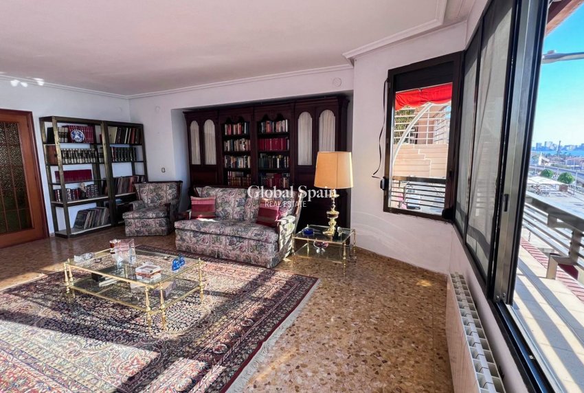 Revente - APPARTEMENT -
ALICANTE - Centro