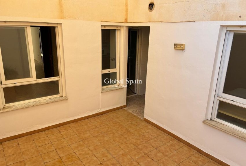 Revente - APPARTEMENT -
ALMORADÍ - Costa Blanca