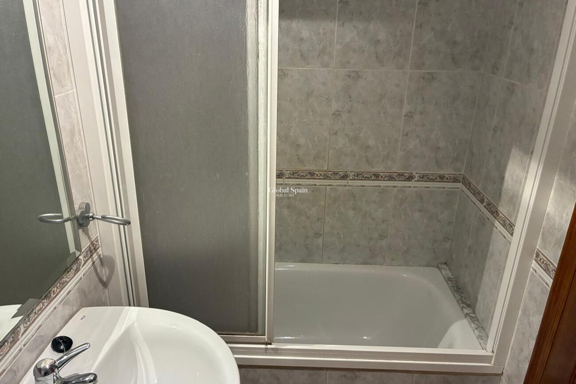 Revente - APPARTEMENT -
ALMORADÍ - Costa Blanca