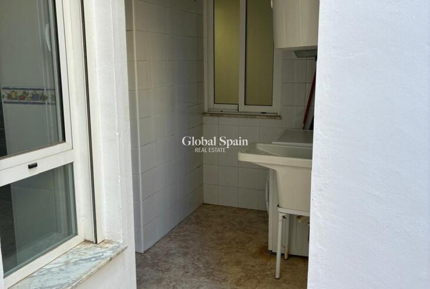 Revente - APPARTEMENT -
ALMORADÍ - Costa Blanca