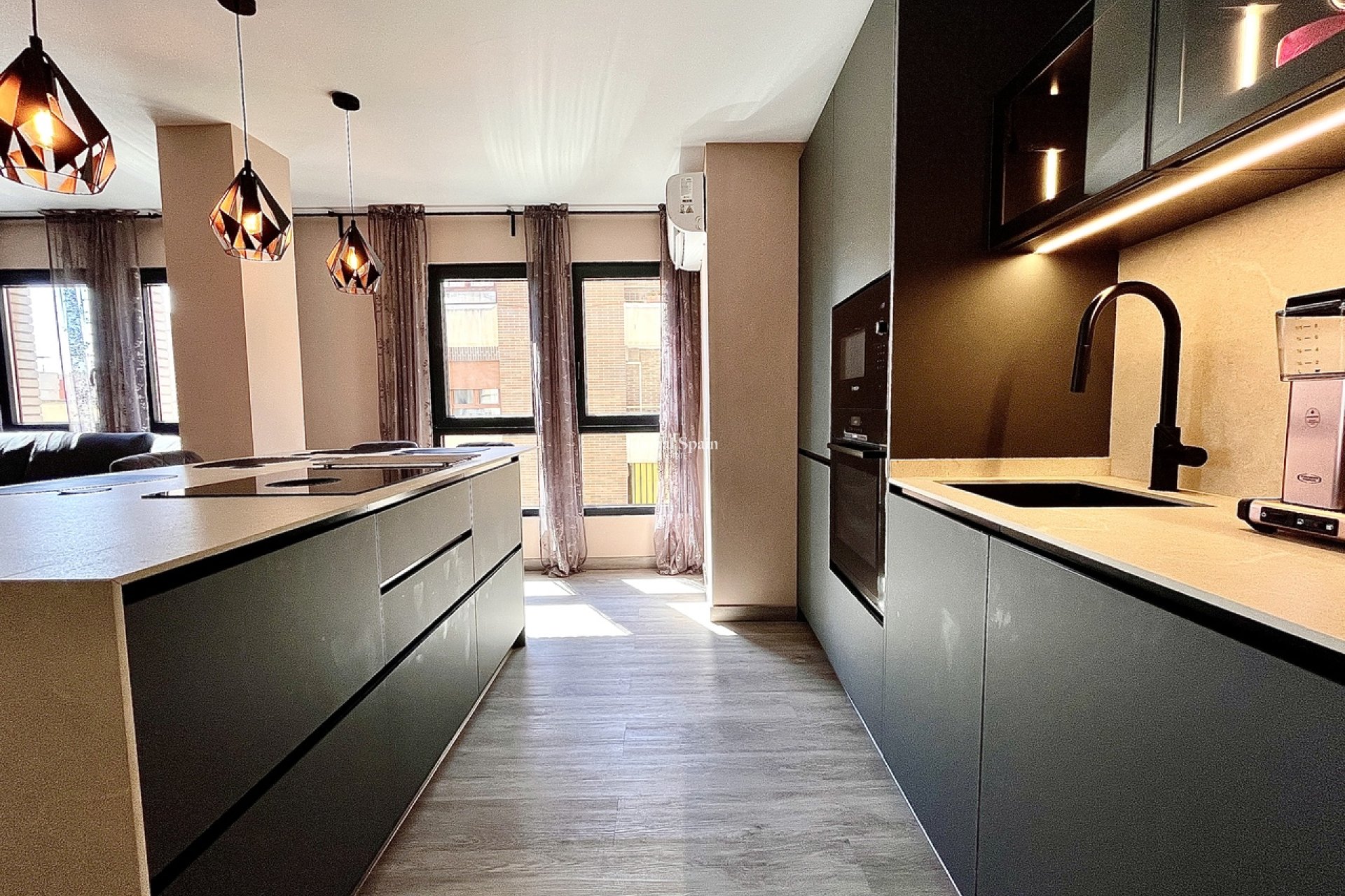 Revente - APPARTEMENT -
ALMORADÍ - Inland