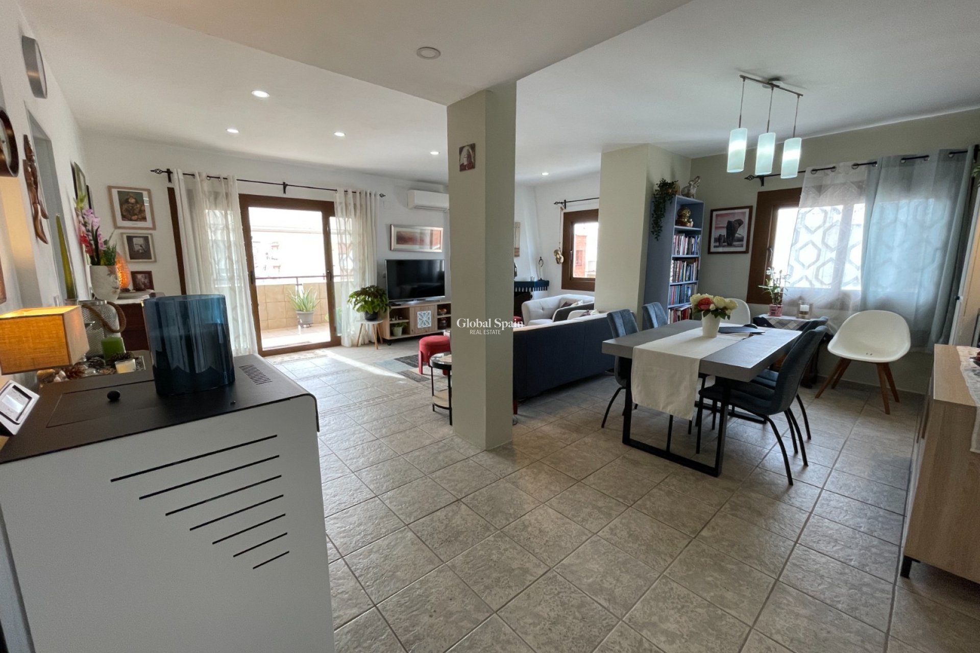 Revente - APPARTEMENT -
ALMORADÍ - Inland