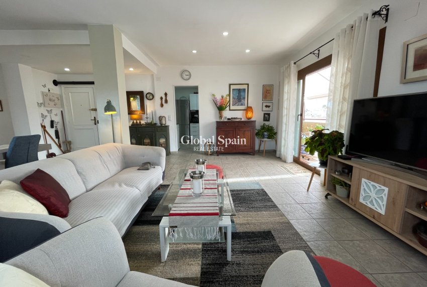 Revente - APPARTEMENT -
ALMORADÍ - Inland