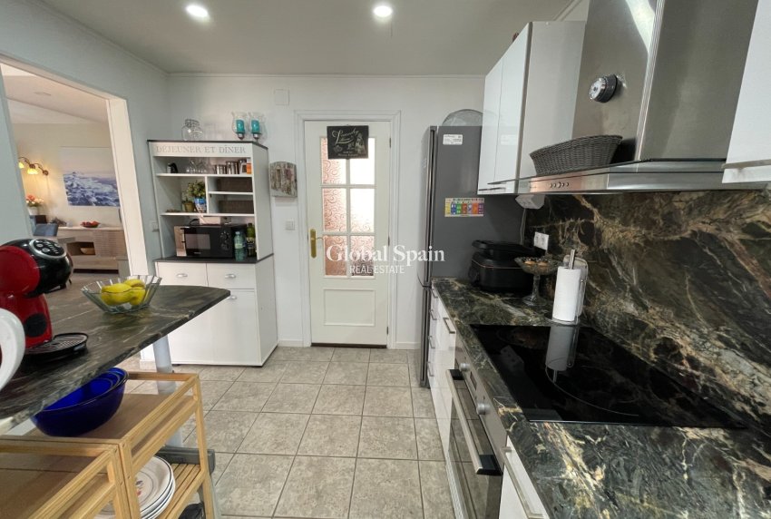 Revente - APPARTEMENT -
ALMORADÍ - Inland