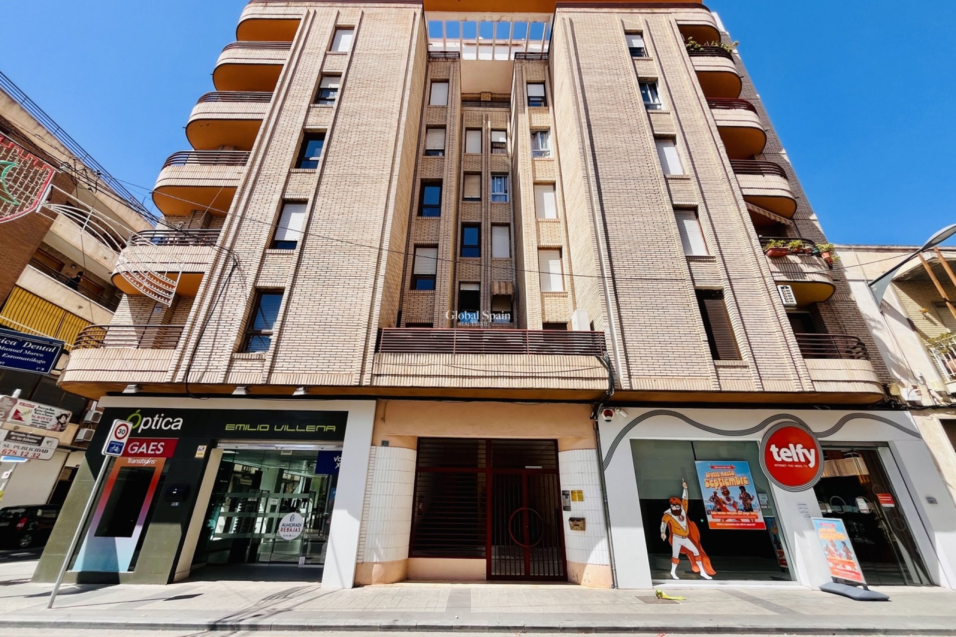 Revente - APPARTEMENT -
ALMORADÍ - Inland