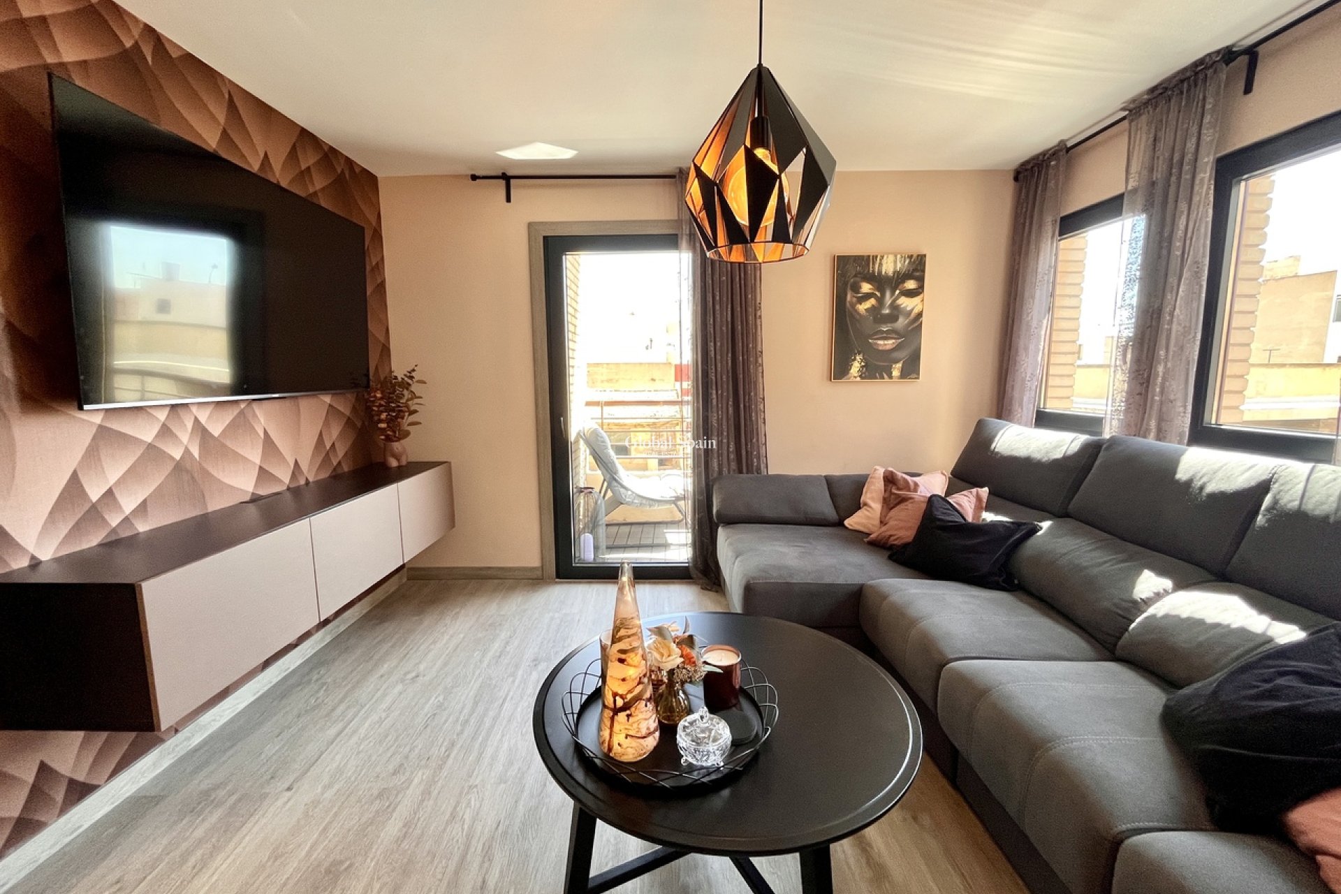 Revente - APPARTEMENT -
ALMORADÍ - Inland