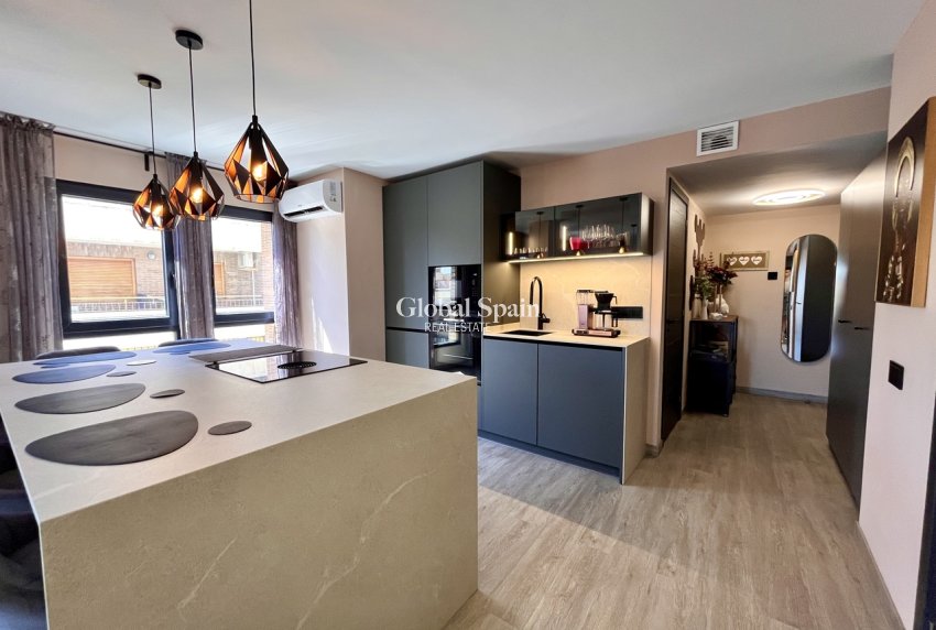 Revente - APPARTEMENT -
ALMORADÍ - Inland