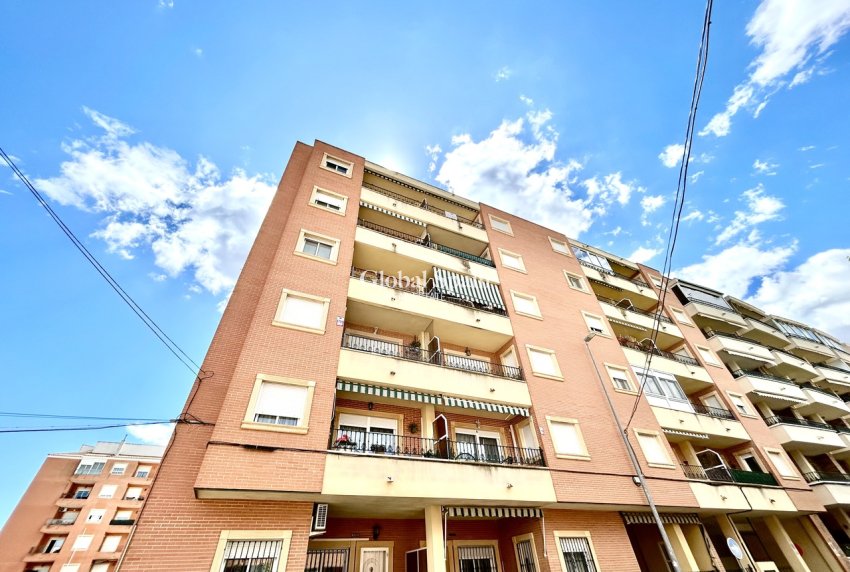 Revente - APPARTEMENT -
ALMORADÍ - Inland