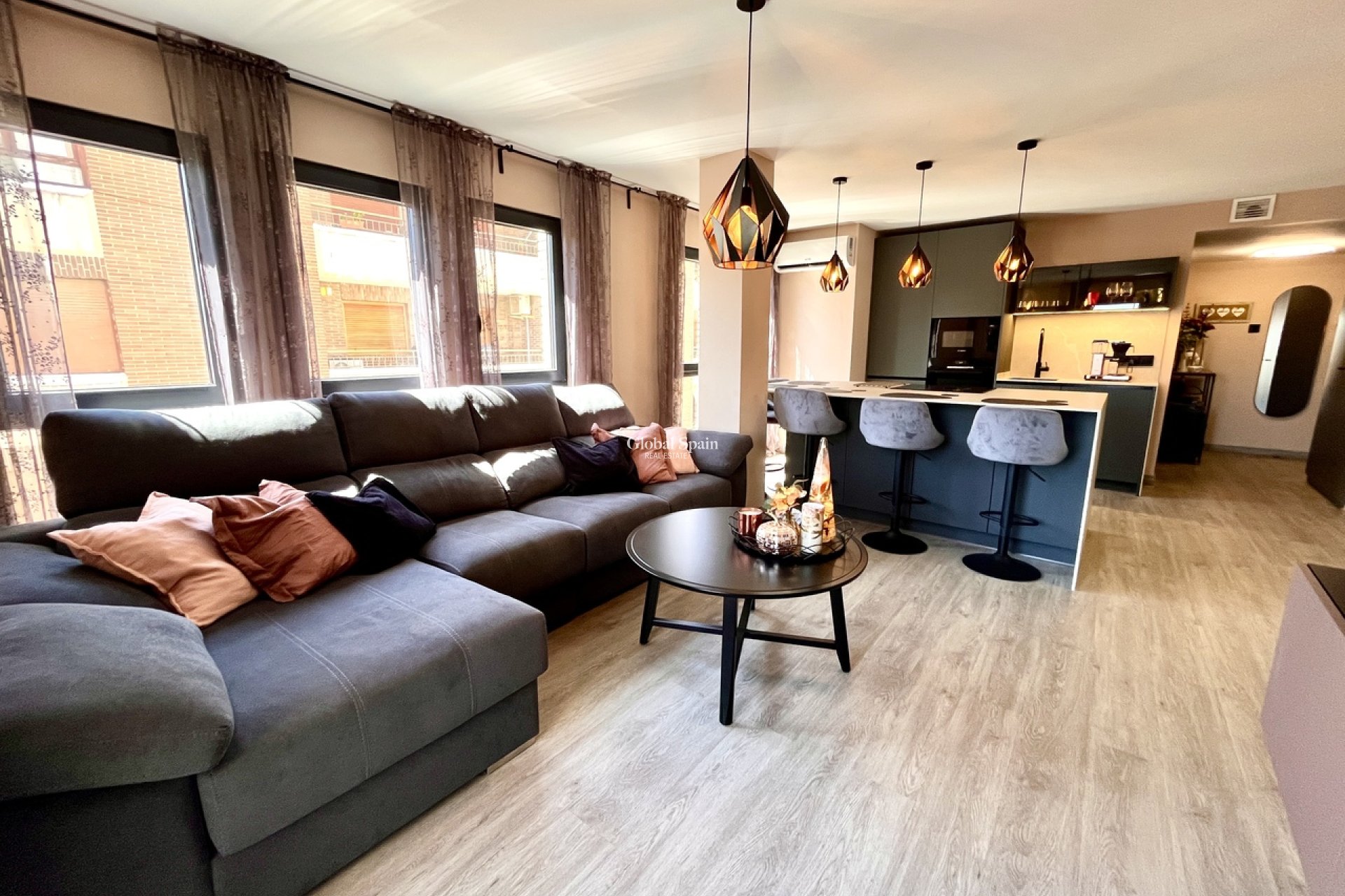 Revente - APPARTEMENT -
ALMORADÍ - Inland