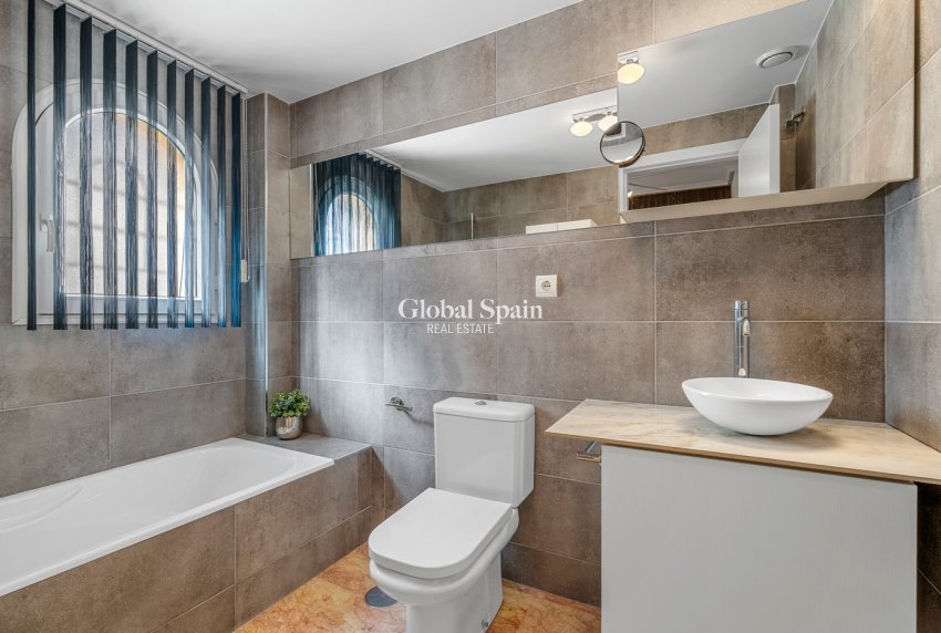 Revente - APPARTEMENT -
ALTEA - Costa Blanca