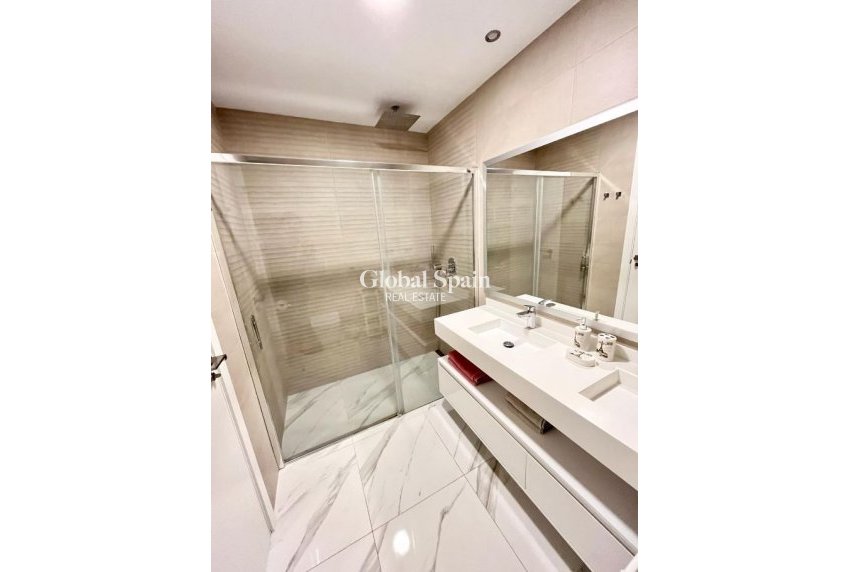 Revente - APPARTEMENT -
BENIDORM - Costa Blanca