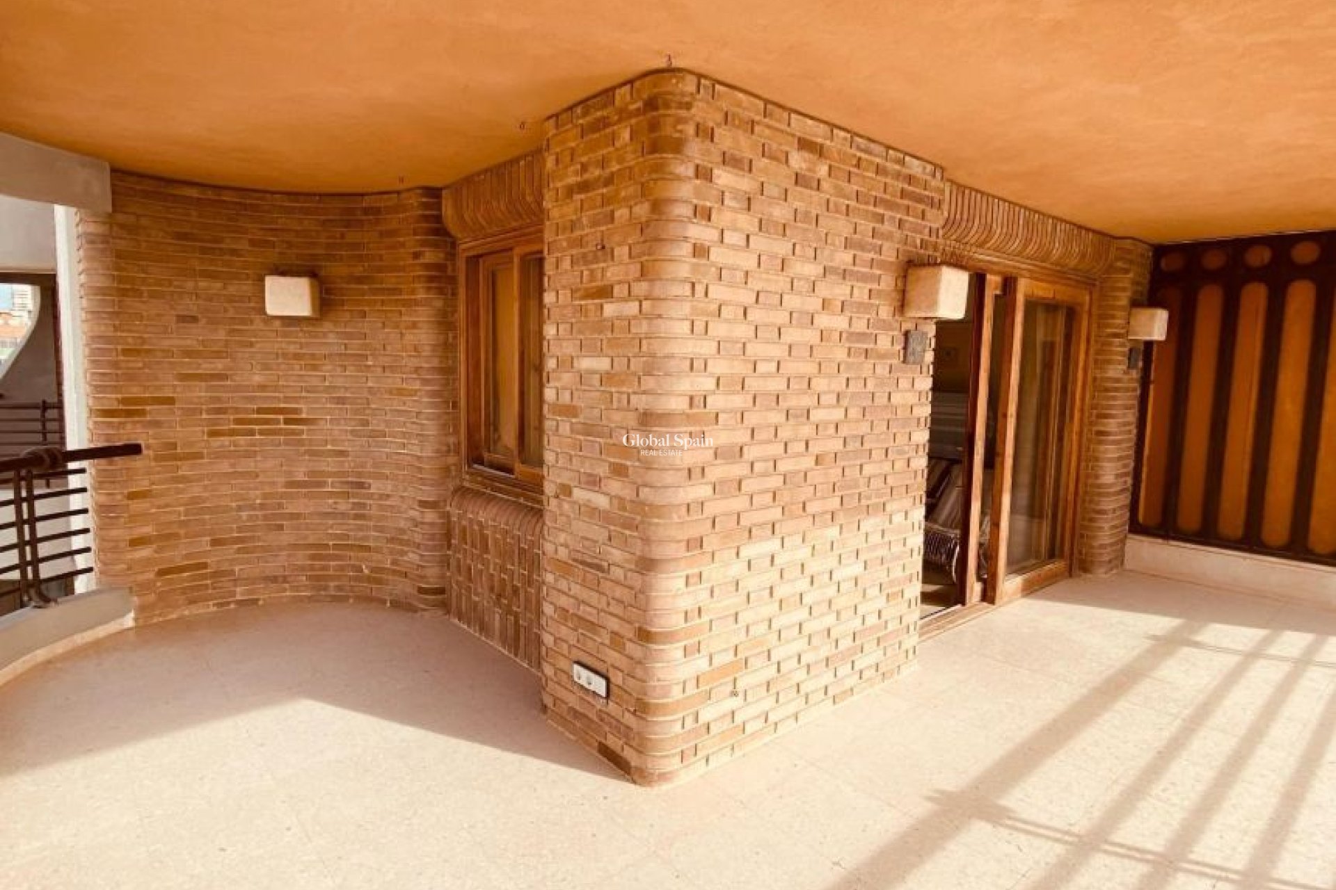 Revente - APPARTEMENT -
BENIDORM - Costa Blanca