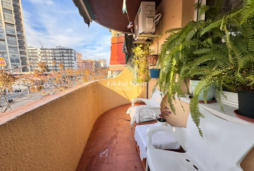 Revente - APPARTEMENT -
BENIDORM - Levante