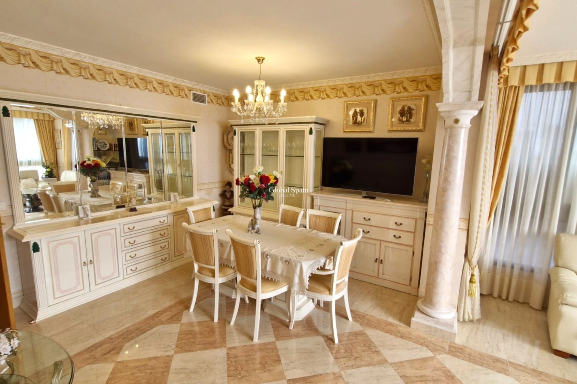 Revente - APPARTEMENT -
BENIDORM - Levante