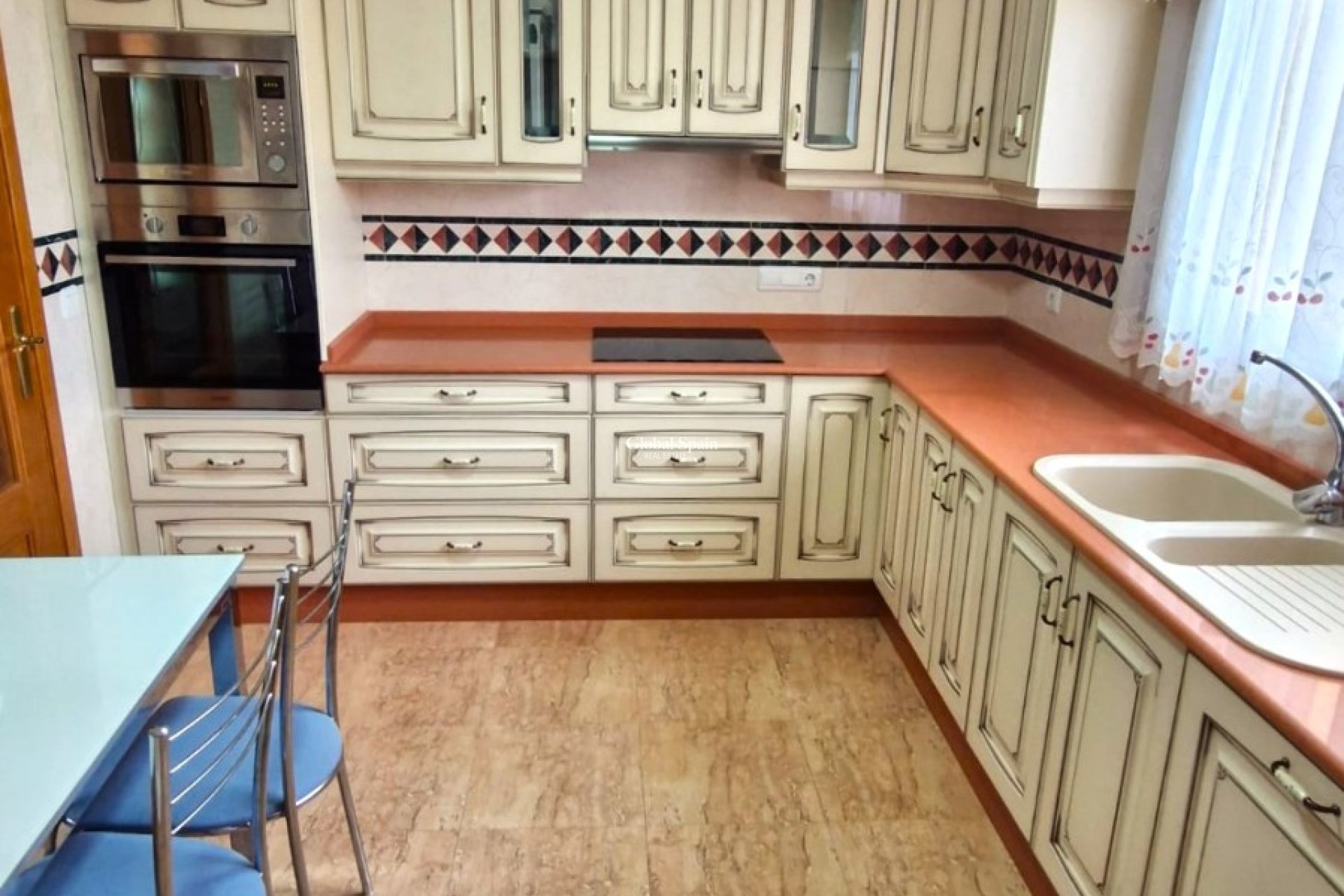 Revente - APPARTEMENT -
BENIDORM - Levante