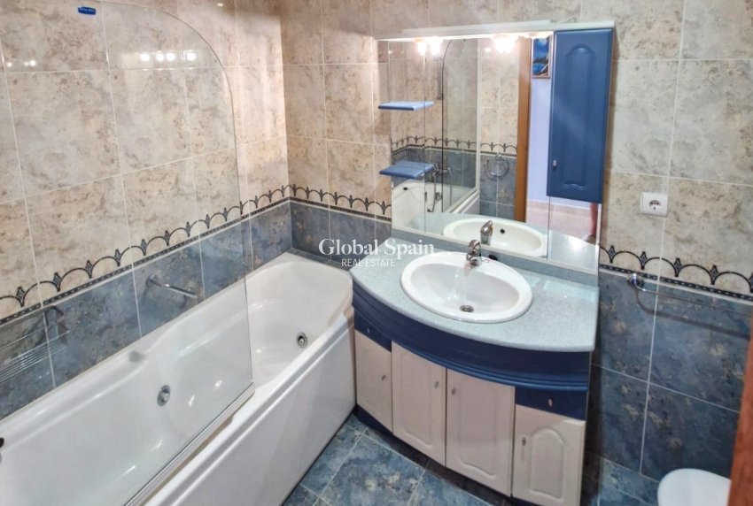 Revente - APPARTEMENT -
BENIDORM - Levante